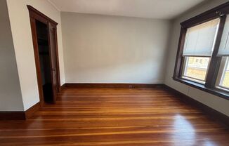 1 bed, 1 bath, $1,800, Unit 7