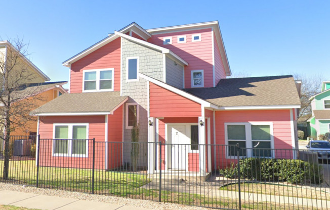 Colorful Modern 4/4 Townhomes in the Baylor Bubble!