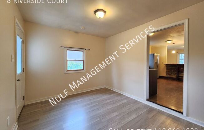 8 RIVERSIDE CT
