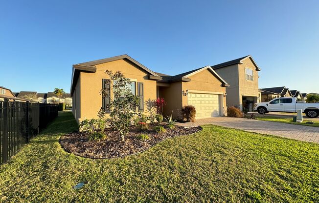 Single family house in Lake Nona! Gate community & A rated school within 2 mins and lots of amenities!