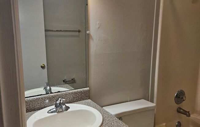 1 bed, 1 bath, 579 sqft, $924, Unit 5