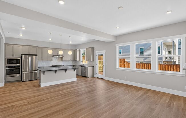 4 beds, 2.5 baths, $3,400