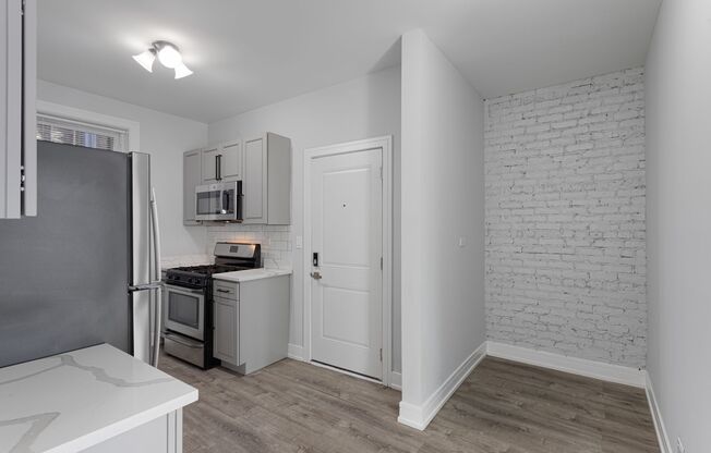 3 beds, 1 bath, 850 sqft, $2,550, Unit 1906-1