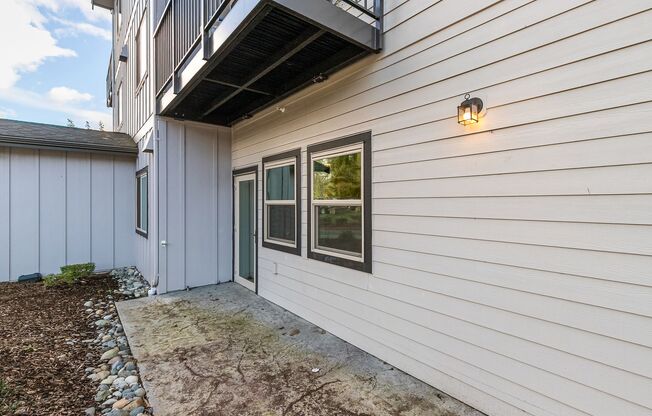 2 beds, 2 baths, 998 sqft, $2,100, Unit A102
