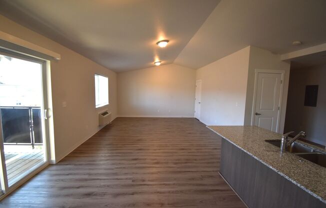 2 beds, 1 bath, 1,062 sqft, $1,500, Unit B209