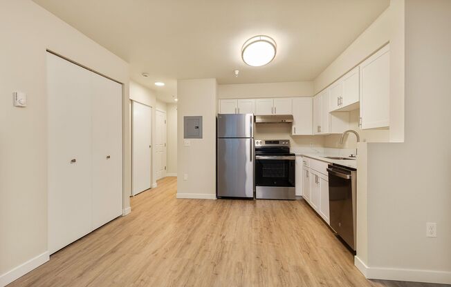 Studio, 1 bath, 413 sqft, $1,445, Unit 408