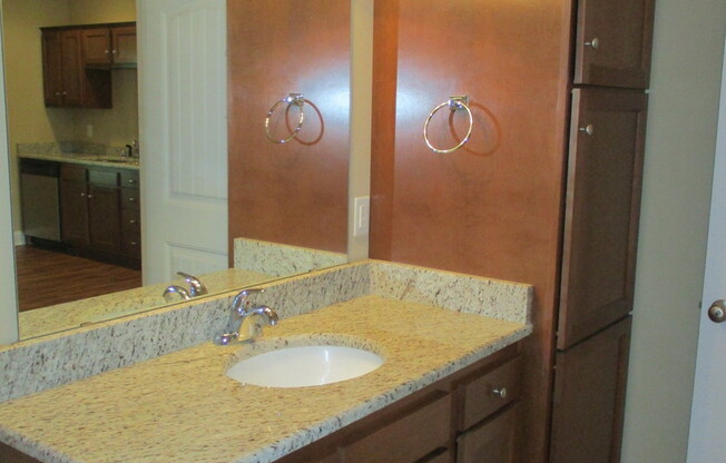 1 bed, 1 bath, 808 sqft, $675, Unit G4