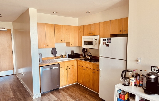 2 beds, 1 bath, 736 sqft, $3,700, Unit 6B