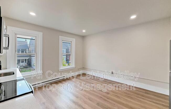 122 E GOEPP ST