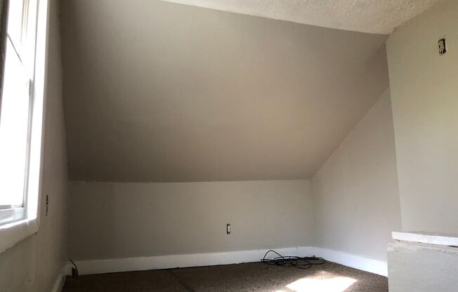 4 beds, 1 bath, $1,250