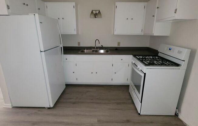 3 beds, 1.5 baths, 1,100 sqft, $1,635, Unit 3357