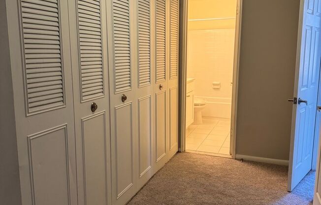 2 beds, 1 bath, 800 sqft, $1,435, Unit 232