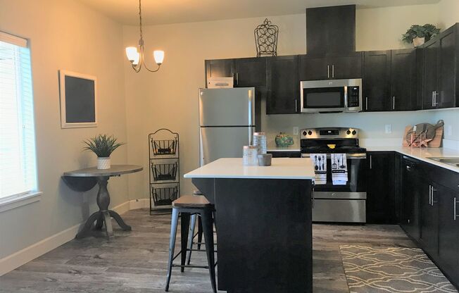 2 beds, 2 baths, 1,005 sqft, $1,645, Unit 107