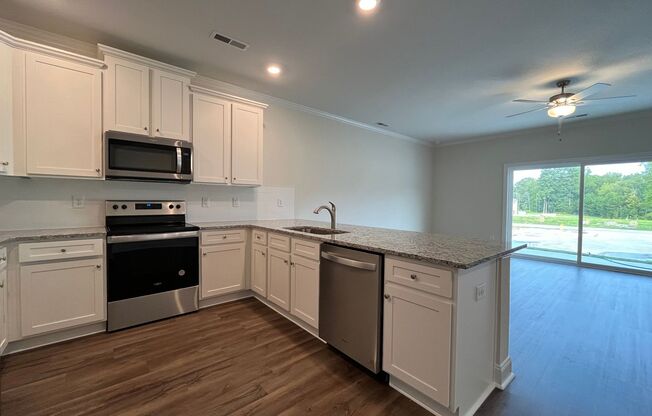Stunning 3BD, 2.5BA Raleigh Townhome in a Prime Location with Easy Access to Shopping and Dining