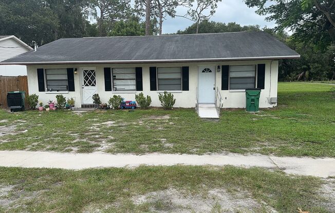 Newly Remodeled 2-Bedroom Duplex with Huge Fenced Backyard – Zephyrhills
