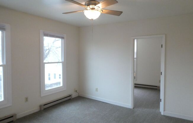 1 bed, 1 bath, $590, Unit Apt. 4