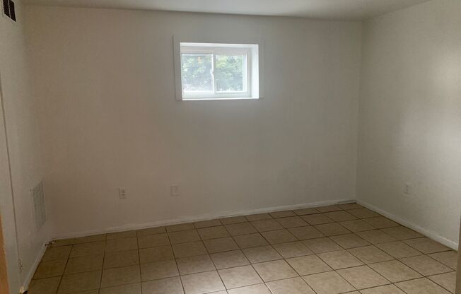 1 bed, 1 bath, $795, Unit APARTMENT B 10