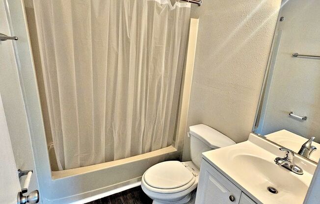 2 beds, 2.5 baths, 1,372 sqft, $995, Unit 10D