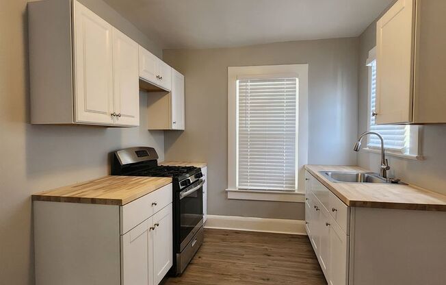 **UNDER NEW MANAGEMENT **   Renovated 2 Bedroom 1 Bath Apartment