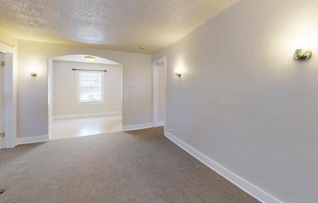 3 beds, 1 bath, $1,066