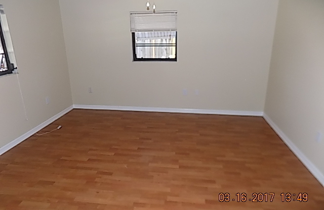 3 beds, 2 baths, $1,650