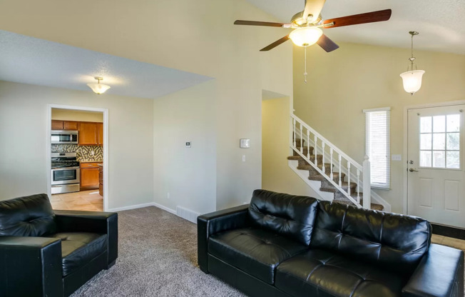 Stunning 3Bed 3Bath W/ Moutain views and upgrades throughout!!