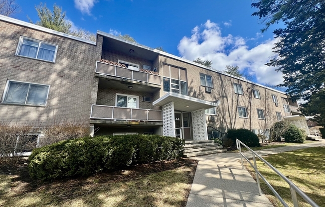 44 LIONEL AVE