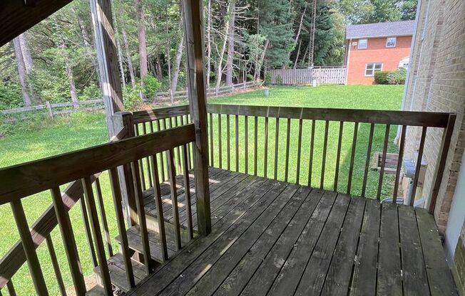 2 beds, 1 bath, 903 sqft, $1,170, Unit J-7