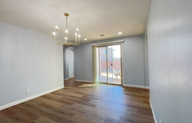 Beautiful large 5 bedroom home in cul-de-sac/extra-large backyard!