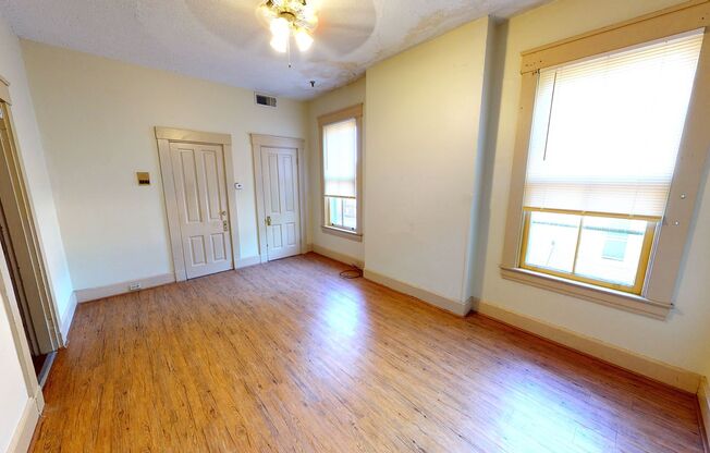 2 beds, 1 bath, $1,395, Unit 30 2