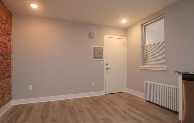 1 bed, 1 bath, 400 sqft, $1,250, Unit 1st Fl Rear