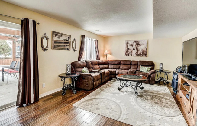 504 S Laredo Cir