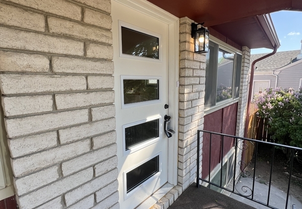 312 E 27 ST