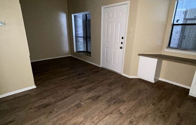 K657 - Guadalupe Square #212