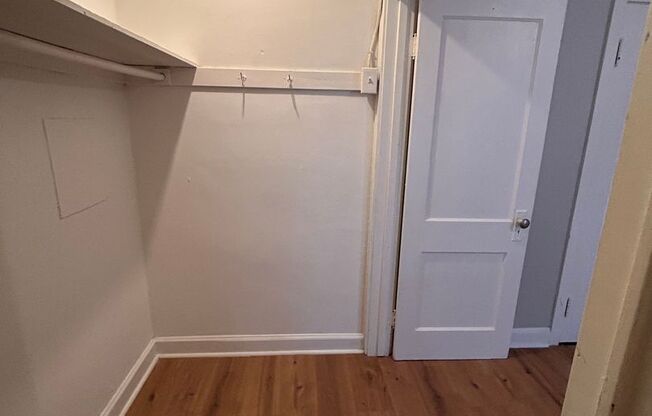 Studio, 1 bath, $800, Unit 114