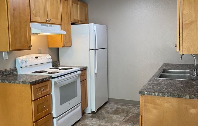 2 beds, 1 bath, 830 sqft, $1,220, Unit J-230