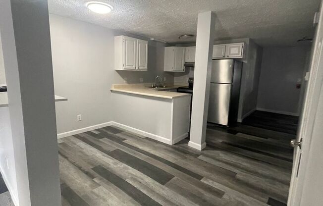 2 beds, 1 bath, 1,120 sqft, $2,100, Unit 12