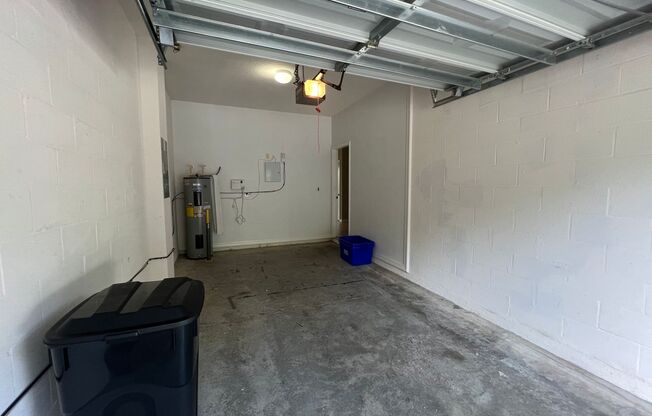 Immaculate 3 bedrooms 2 1/2 bathrooms home in the gated community of Riverview available February