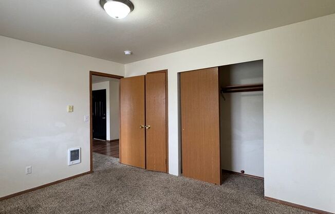 2 beds, 1 bath, $1,198, Unit 115