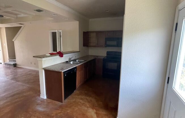 3 beds, 2.5 baths, 1,225 sqft, $1,575, Unit 4