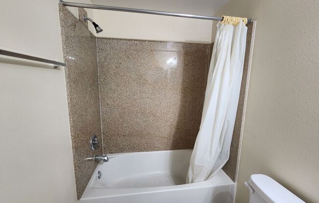 2 beds, 2 baths, $1,400, Unit Unit #1009