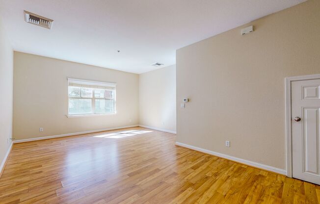 1 bed, 1.5 baths, $1,995, Unit #19