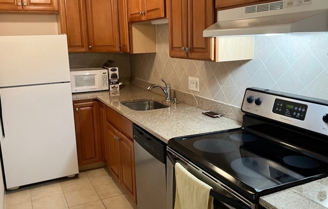 1 bed, 1 bath, 758 sqft, $2,600, Unit 53