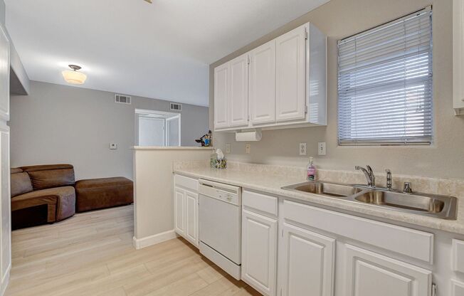 1 bed, 1 bath, $1,200, Unit # 1172