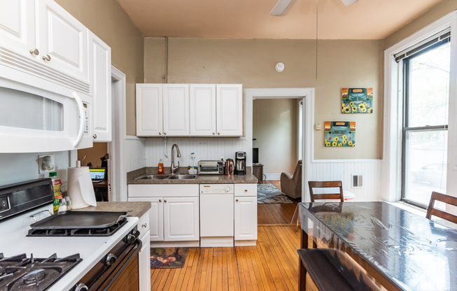 1101 N Marshfield Ave 1R