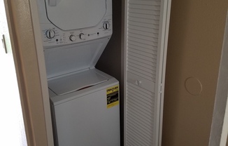2 beds, 1.5 baths, 1,090 sqft, $1,650, Unit 61