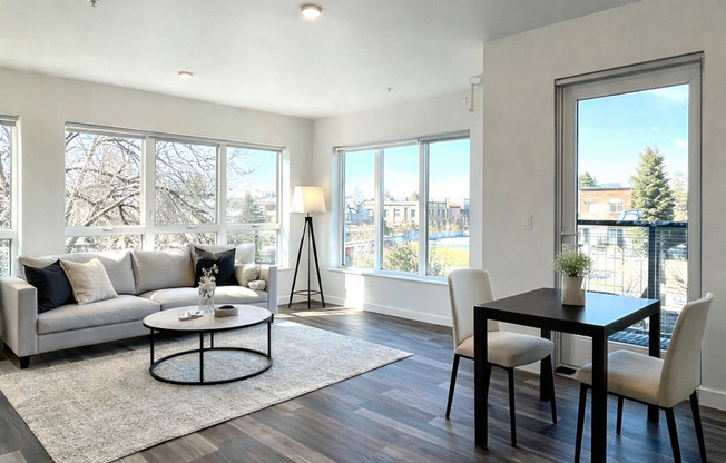 1 bed, 1 bath, 434 sqft, $2,445, Unit 305