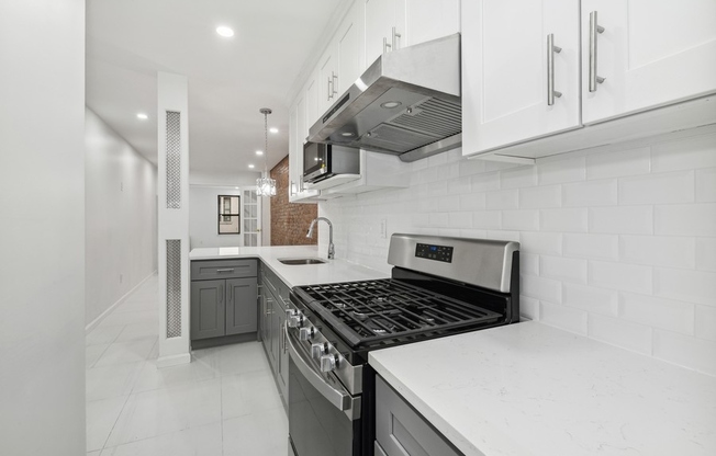 239 W 26 ST