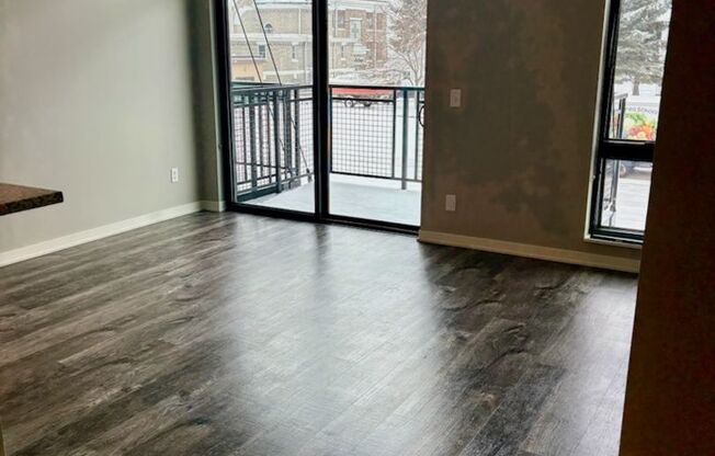 1 bed, 1 bath, 676 sqft, $1,425, Unit 323