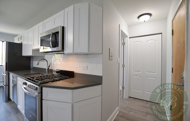 2 beds, 1 bath, 700 sqft, $2,250, Unit 501